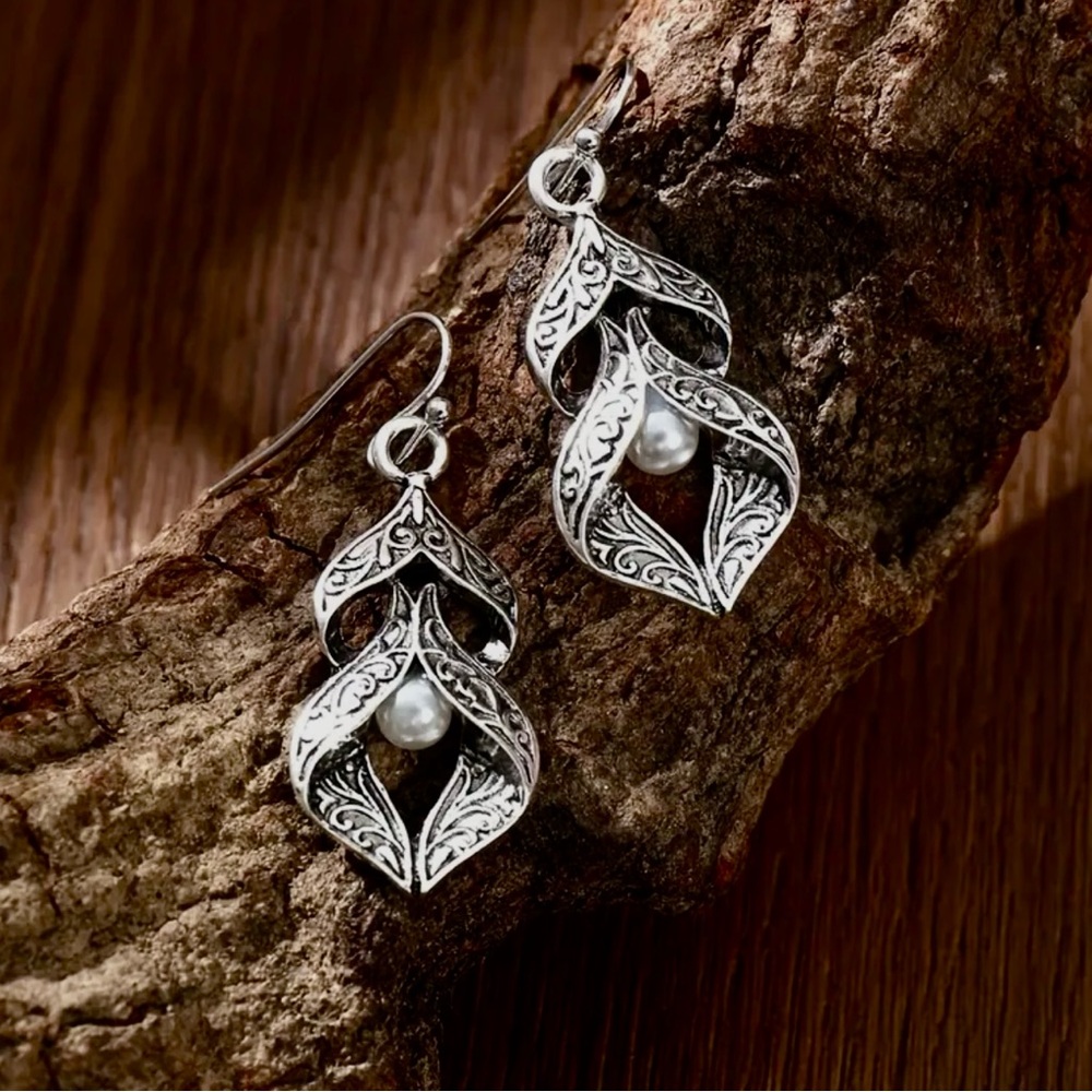 NWOT - Elegant Silver and Pearl Drop Earrings